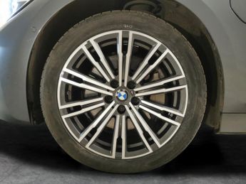 BMW 3 Series 2.0 330e 12kWh M Sport Plug-in (292 ps) - HEATED STEERING - TECH