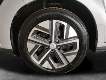 Hyundai Kona 64kWh Ultimate (10.5kW Charger) (204 ps) - ACTIVE LANE ASSIST