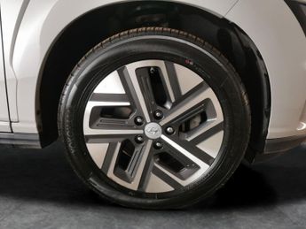 Hyundai Kona 64kWh Ultimate (10.5kW Charger) (204 ps) - ACTIVE LANE ASSIST