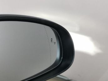 Hyundai Kona 64kWh Ultimate (10.5kW Charger) (204 ps) - ACTIVE LANE ASSIST