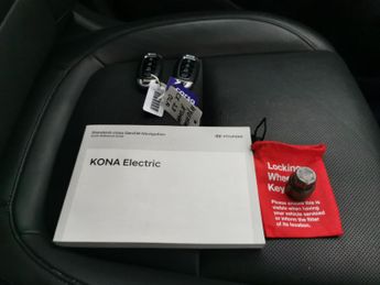 Hyundai Kona 64kWh Ultimate (10.5kW Charger) (204 ps) - ACTIVE LANE ASSIST