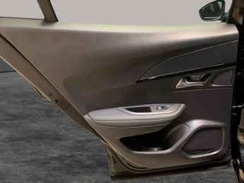 Peugeot E-2008 50kWh GT (136 ps) - BLIND SPOT ASSIST - LANE DEPARTURE  - BLUETO