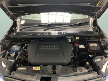 Peugeot E-2008 50kWh GT (136 ps) - BLIND SPOT ASSIST - LANE DEPARTURE  - BLUETO