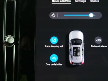 Volvo XC40 Recharge 69kWh Plus (231 ps) - LED - HEATED STEERING - DRIVER AS