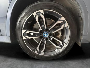 BMW iX1 30 66.5kWh M Sport xDrive (11kW Charger) (313 ps) - NAV - ALCANT