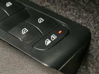 Volvo XC40 Recharge 69kWh Core (231 ps) - LED - NAV - LANE DEPARTURE