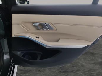 BMW 3 Series 2.0 330e 12kWh M Sport Plug-in (292 ps) - APPLE CARPLAY - PARK A