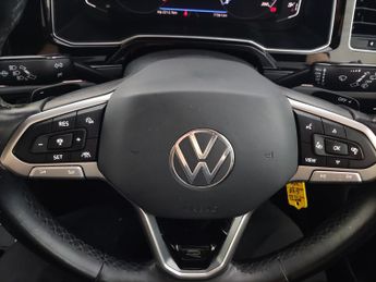 Volkswagen Taigo 1.5 TSI R-Line DSG (150 ps) - BLUETOOTH - CRUISE - WIRELESS CHAR