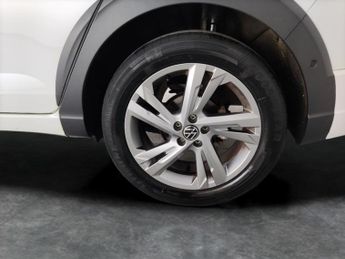 Volkswagen Taigo 1.5 TSI R-Line DSG (150 ps) - BLUETOOTH - CRUISE - WIRELESS CHAR
