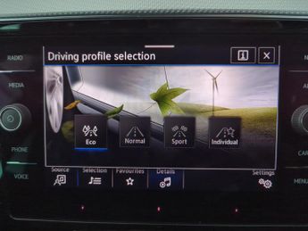 Volkswagen Passat 1.5 TSI EVO R-Line DSG (150 ps) - LED - HEATED LEATHER - WIFI