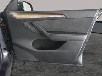 Tesla Model Y (Dual Motor) Long Range 4WDE (384 bhp) - HEATED STEERING - WIFI