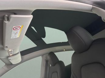 Tesla Model Y (Dual Motor) Long Range 4WDE (384 bhp) - HEATED STEERING - WIFI