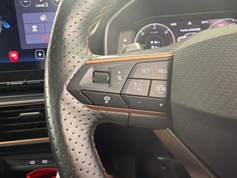 Cupra Formentor 1.4 eHybrid 12.8kWh V2 Plug-in DSG (204 ps) - LED - REVERSE CAM 