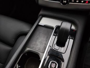 Volvo XC90 2.0h T8 Recharge 18.8kWh Plus Plug-in 4WD (455 ps) - CARPLAY