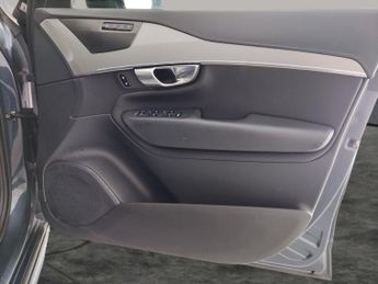 Volvo XC90 2.0h T8 Recharge 18.8kWh Plus Plug-in 4WD (455 ps) - CARPLAY