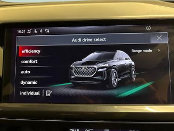 Audi Q4 E-tron 35 S line 55kWh (170 ps) - LED - XENONS - HEATED SEATS