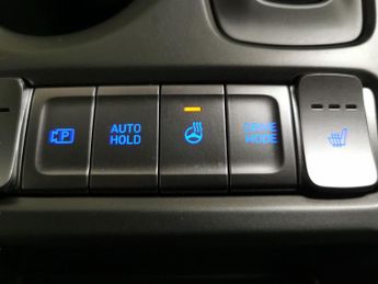 Hyundai Kona 64kWh Premium (10.5kW Charger) (204 ps) - HEATED SEATS - HEATED 