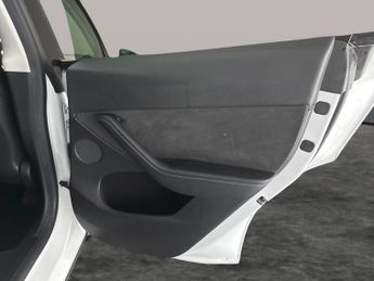 Tesla Model Y (Dual Motor) Long Range 4WDE (384 bhp) - HEATED STEERING - WIFI