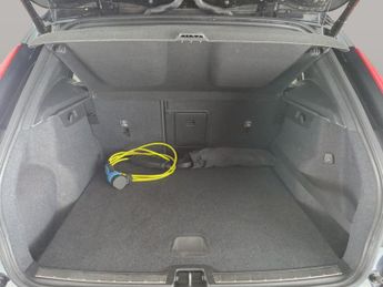 Volvo XC40 1.5h T5 Twin Engine Recharge 10.7kWh R-Design Pro Plug-in (262 p