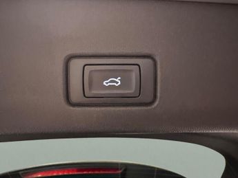 Audi Q4 E-tron 35 S line 55kWh (170 ps) - LED - XENONS - HEATED SEATS