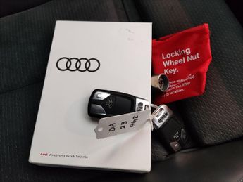 Audi Q5 2.0 TFSIe 50 S line Plug-in S Tronic quattro 17.9kWh (299 ps) - 