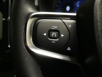 Volvo XC40 Recharge 69kWh Core (231 ps) - LED - NAV - LANE DEPARTURE