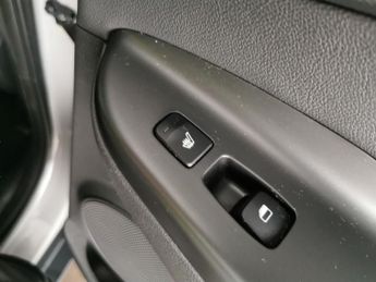 Hyundai Kona 64kWh Ultimate (10.5kW Charger) (204 ps) - ACTIVE LANE ASSIST