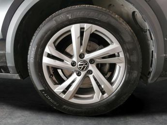 Volkswagen T-Roc 1.5 TSI R-Line DSG (150 ps) - NAV - HEATED SEATS - ALCANTARA
