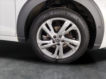 Volkswagen Taigo 1.5 TSI R-Line DSG (150 ps) LED LIGHTS - SAT NAV - WIRELESS CHAR