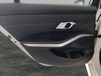 BMW 3 Series 2.0 330e 12kWh M Sport Plug-in (292 ps) - HEATED SEATS - ADAPTIV