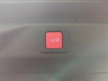 Peugeot E-3008 73kWh GT (210 ps) - REVERSE CAM - NAV - HEATED SEATS