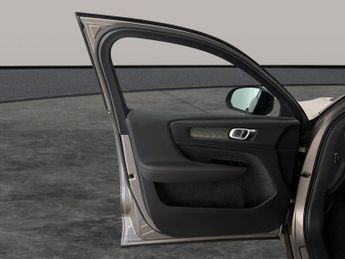 Volvo XC40 1.5 T3 R-Design (163 ps) - PARK ASSIST - LED - LANE DEPARTURE