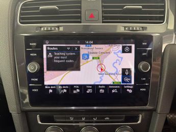 Volkswagen E-golf 35.8kWh e-Golf (136 ps) - CLIMATE CONTROL - DAB - USB AUDIO