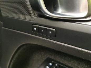 Volvo XC40 2.0 B3 MHEV Plus Dark DCT (163 ps) - SURROUND VIEW - KEYLESS