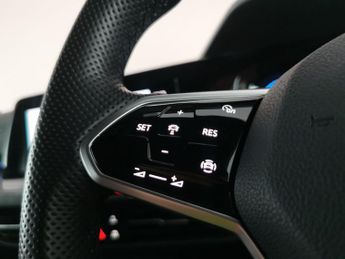 Volkswagen Golf 1.5 eTSI MHEV R-Line DSG (150 ps) - HEATED STEERING - BLUETOOTH