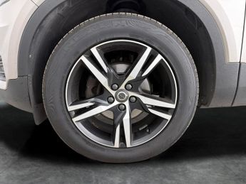 Volvo XC40 1.5 T3 R-Design (163 ps) - PARK ASSIST - LED - LANE DEPARTURE