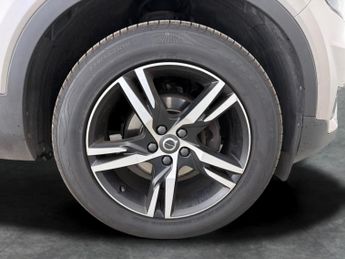 Volvo XC40 1.5 T3 R-Design (163 ps) - PARK ASSIST - LED - LANE DEPARTURE