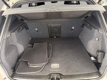 Volvo XC40 1.5 T3 R-Design (163 ps) - PARK ASSIST - LED - LANE DEPARTURE