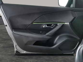 Peugeot E-2008 50kWh GT (136 ps) - LED - REVERSE CAM - NAV