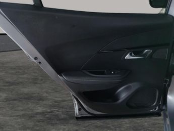 Peugeot E-2008 50kWh GT (136 ps) - LED - REVERSE CAM - NAV