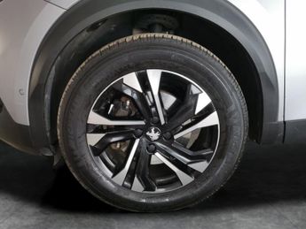 Peugeot E-2008 50kWh GT (136 ps) - LED - REVERSE CAM - NAV