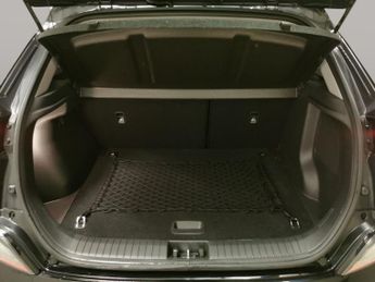 Hyundai Kona 64kWh Premium (10.5kW Charger) (204 ps) - HEATED SEATS - HEATED 