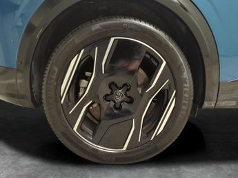 Peugeot E-3008 73kWh GT (210 ps) - REVERSE CAM - NAV - HEATED SEATS