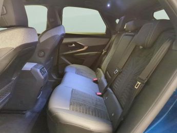 Peugeot E-3008 73kWh GT (210 ps) - REVERSE CAM - NAV - HEATED SEATS