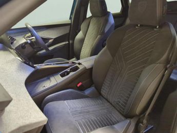Peugeot E-3008 73kWh GT (210 ps) - REVERSE CAM - NAV - HEATED SEATS