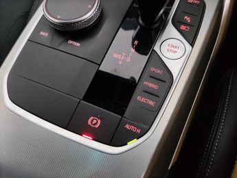 BMW 3 Series 2.0 330e 12kWh M Sport Touring Plug-in (292 ps) - REVERSE CAM