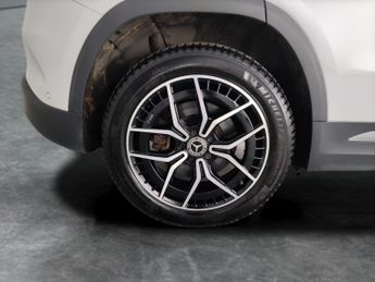Mercedes-Benz EQA EQA 350 66.5kWh AMG Line (Premium) 4MATIC (292 ps) - REVERSE CAM