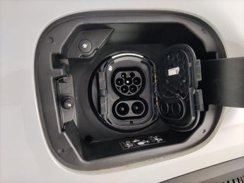 Mercedes-Benz EQA EQA 350 66.5kWh AMG Line (Premium) 4MATIC (292 ps) - REVERSE CAM