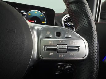 Mercedes-Benz EQA EQA 350 66.5kWh AMG Line (Premium Plus) 4MATIC (292 ps) - HEATED