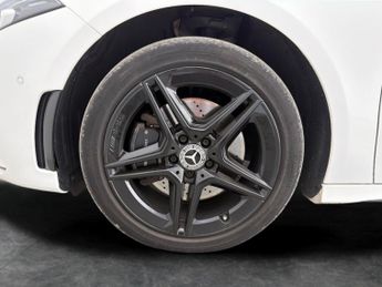 Mercedes-Benz A Class 1.3 A250e 15.6kWh AMG Line (Executive) Plug-in 8G-DCT (218 ps) -